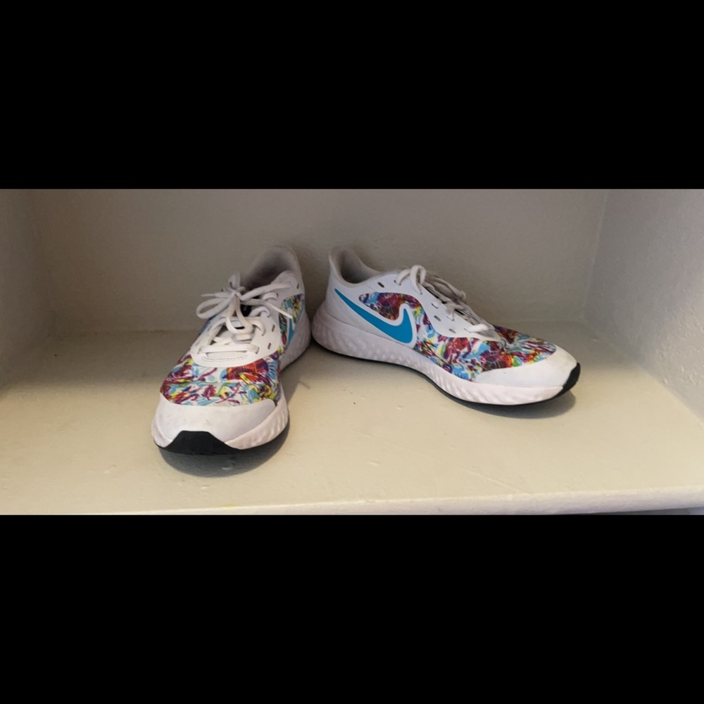 Nike shoes, just fab heels & boots for $25 a pair - Picture 3 of 15